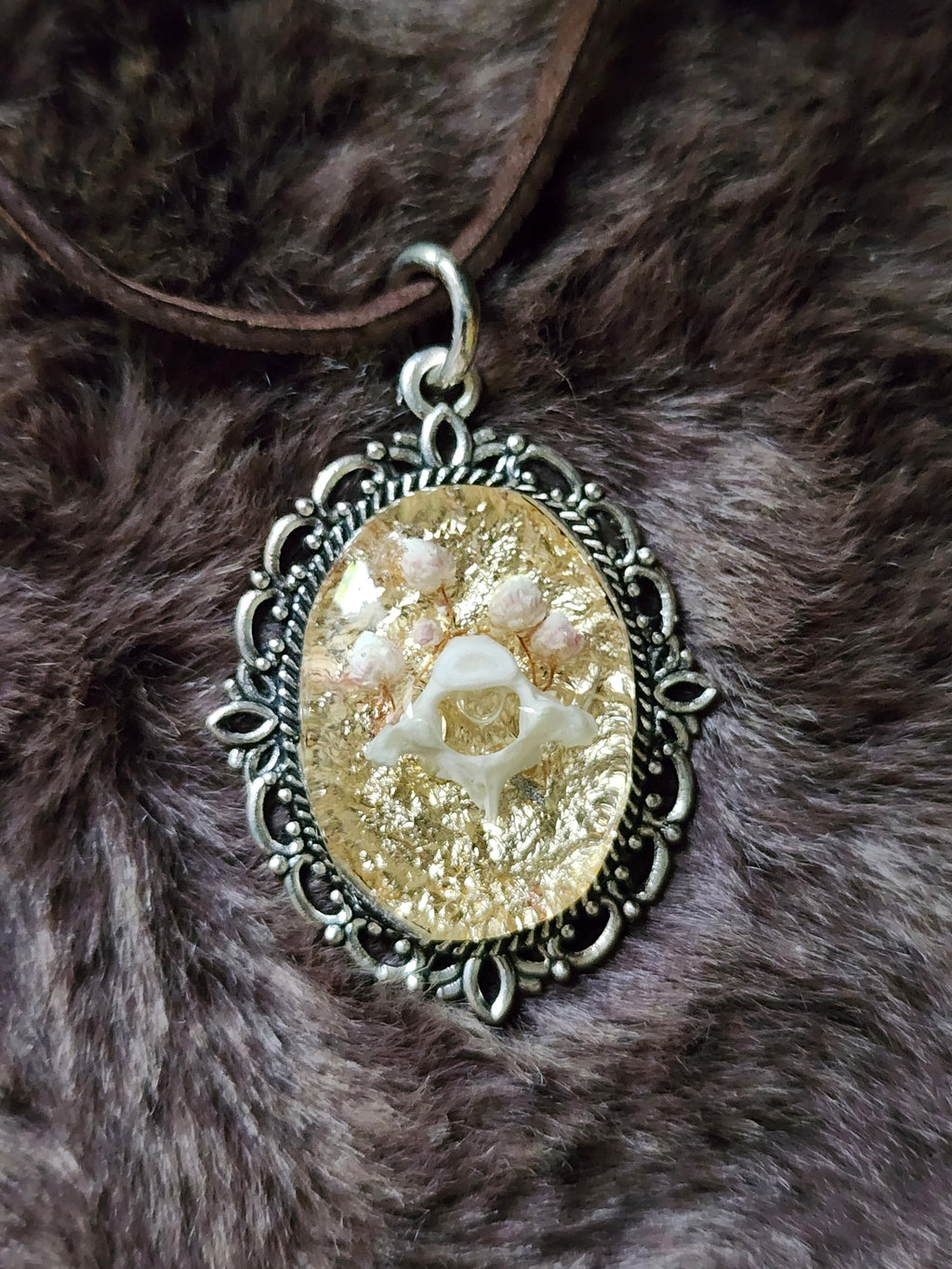 20" Gold Foil Flower & Squirrel Vertebrae Resin Pendant Necklace