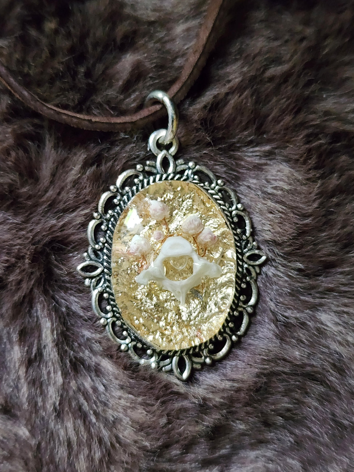 20" Gold Foil Flower & Squirrel Vertebrae Resin Pendant Necklace