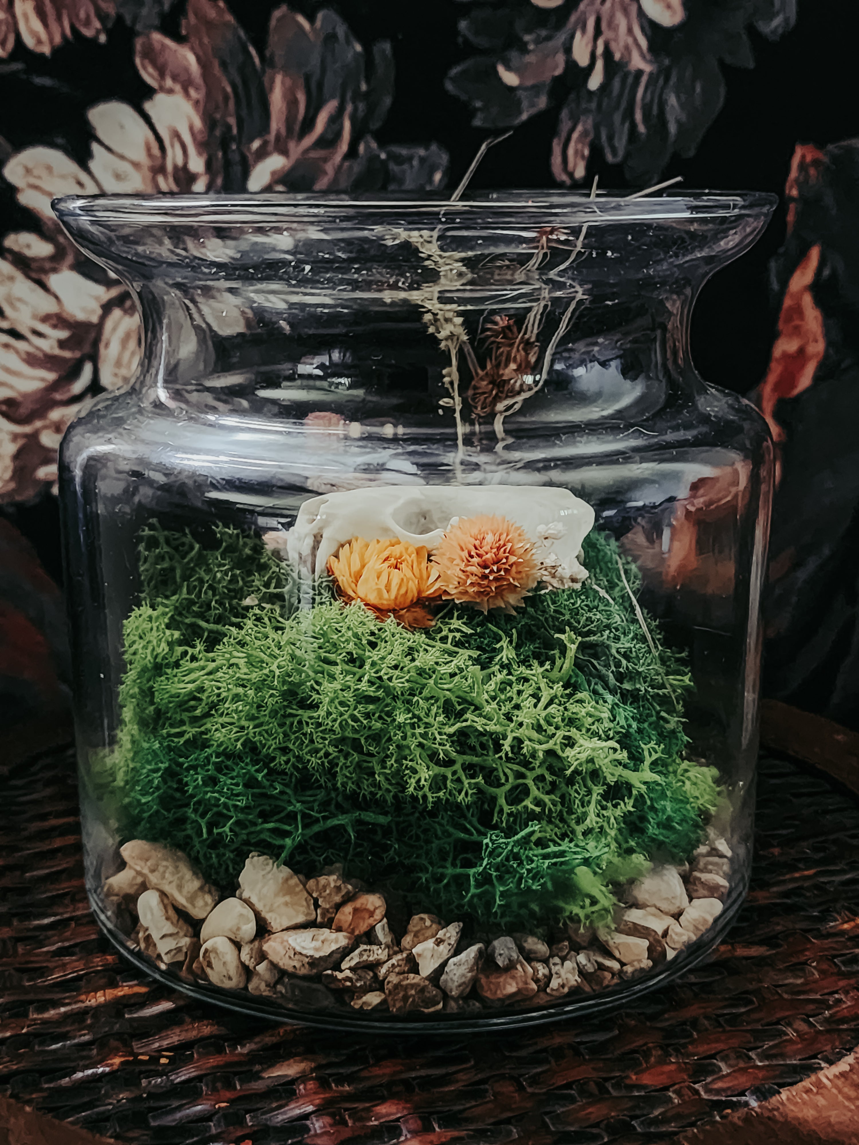 Mink Skull Glass Bowl Display with Moss & Dried Flowers – Woodland Curio Nature Décor