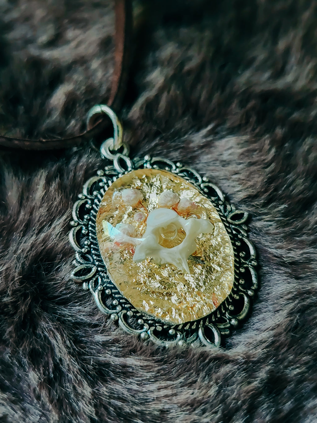 20" Gold Foil Flower & Squirrel Vertebrae Resin Pendant Necklace