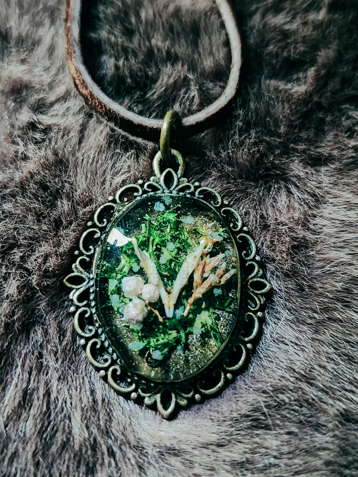 20" Mouse Jaw & Floral Resin Pendant Necklace